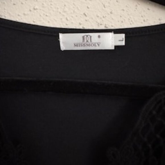 Blusa Negra con Encaje Boho Chic (Black Boho Lace Detail Top) - Picture 2 of 4